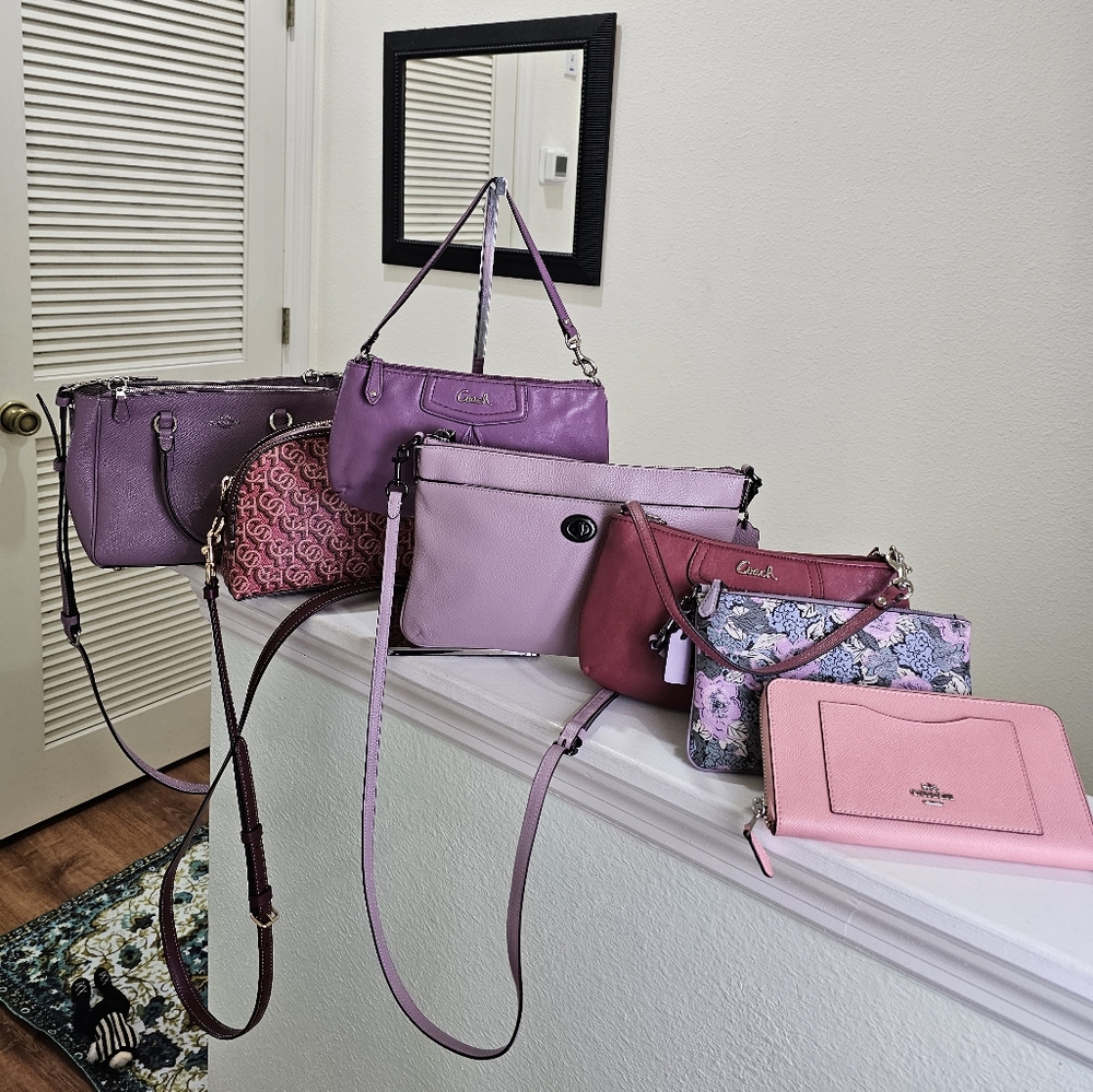 Designer Bag Sale! Coach & Friends. Some Auctions Starting at Just $7 and $14! - Picture 1 of 1